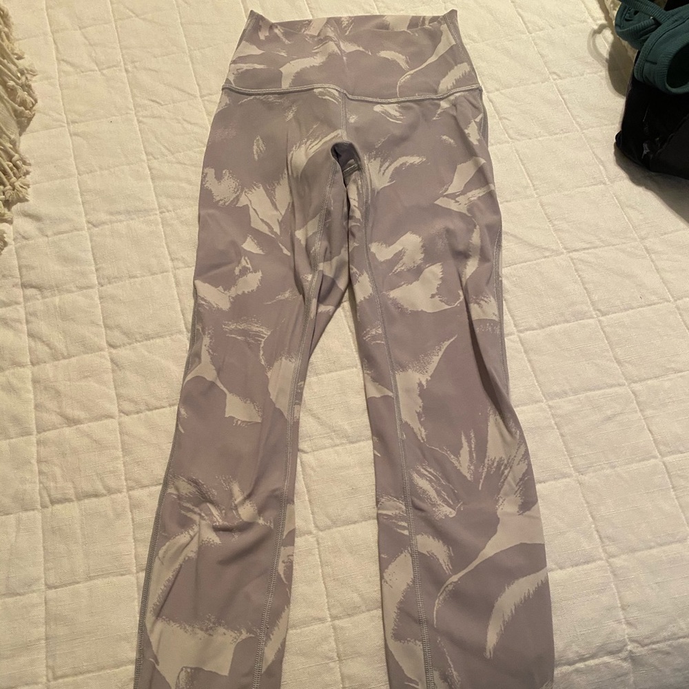 Lululemon grey and white leggings